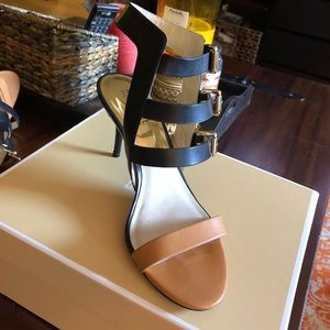 great condition Wear once. Peanut/blkfits 8 & 8.5